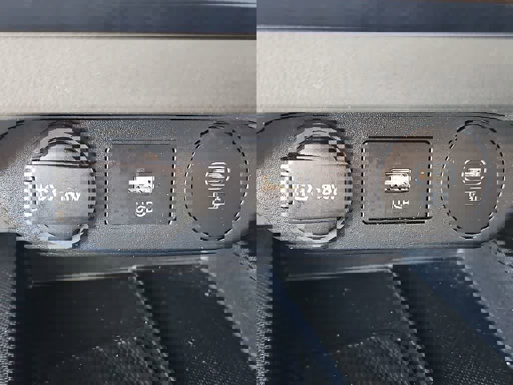 Used 2025 Hyundai Elantra SEL image 25