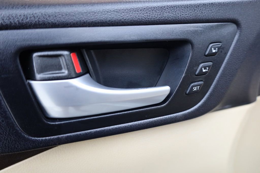 Used 2015 Toyota Highlander Limited image 36