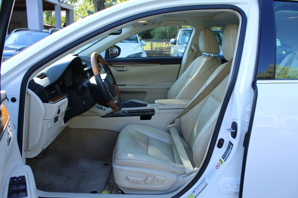 Used 2014 Lexus ES 300h w/ Luxury Package w/Bamboo Trim FWD image 12