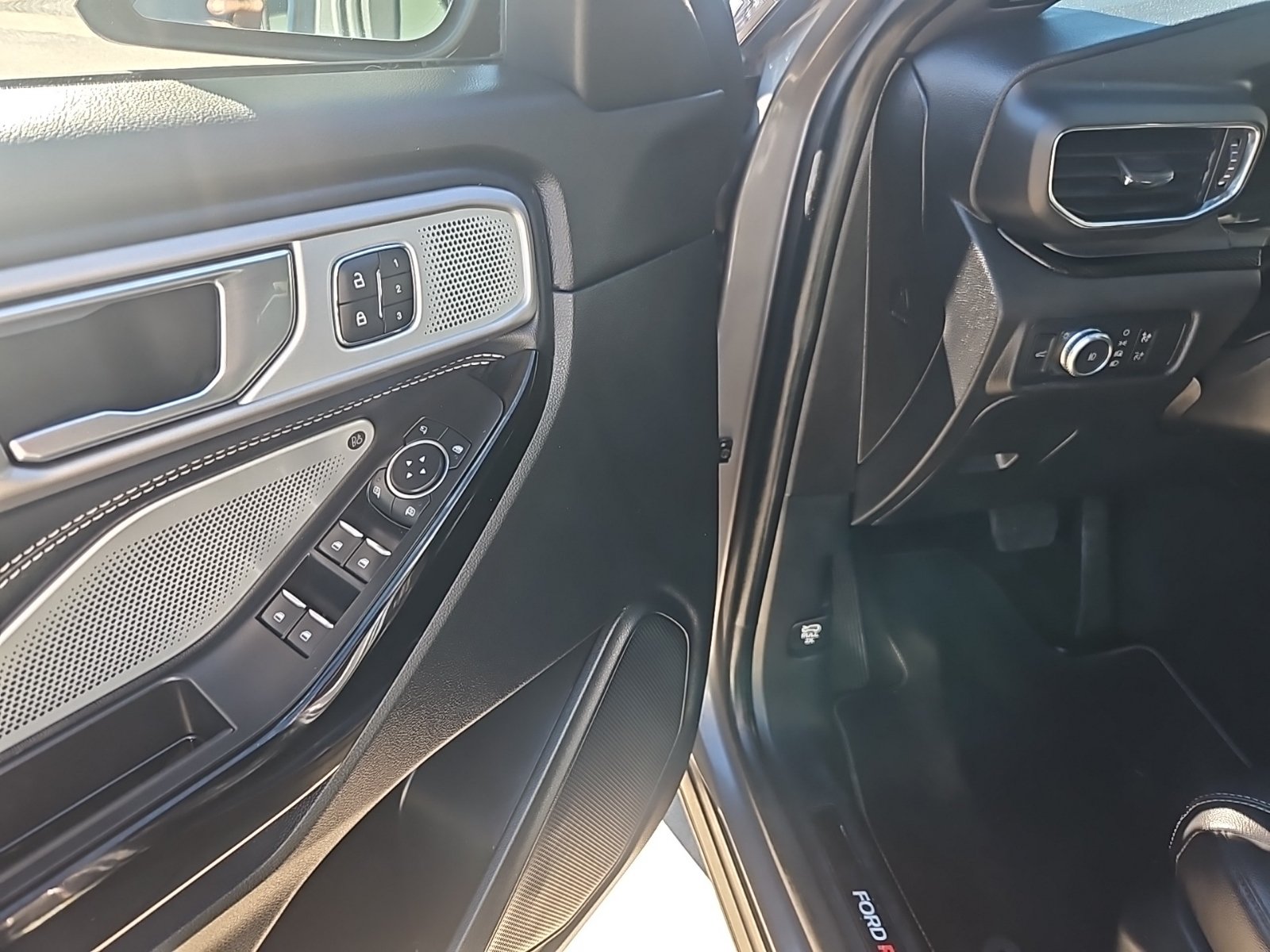 Used 2021 Ford Explorer ST w/ Equipment Group 401A AWD/4WD image 14