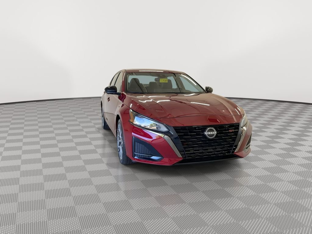 Certified 2024 Nissan Altima 2.0 SR image 3