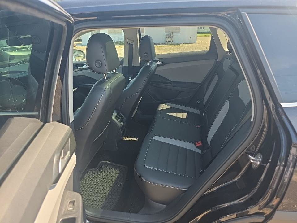 Certified 2023 Volkswagen Taos SEL AWD/4WD image 8