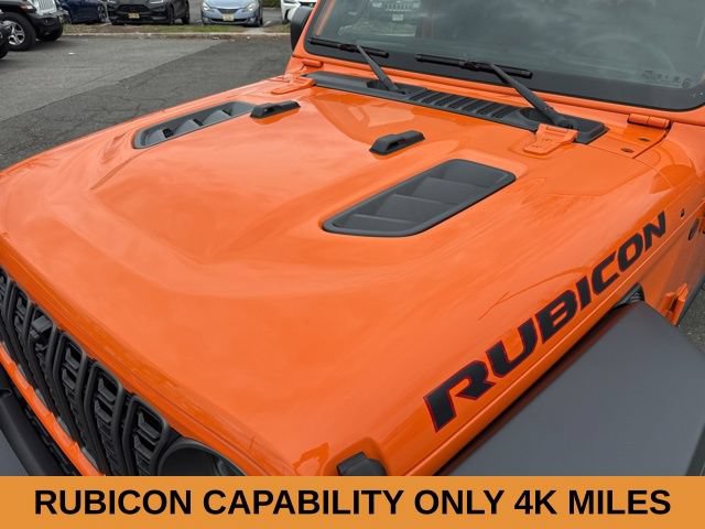 Used 2025 Jeep Gladiator Rubicon w/ Technology Group AWD/4WD image 5
