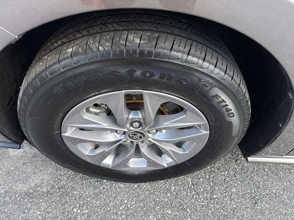 Used 2023 Toyota Sienna XLE image 12