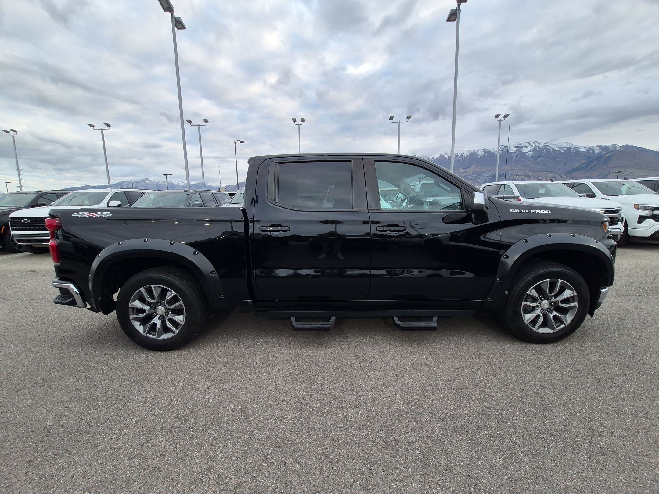 Used 2020 Chevrolet Silverado 1500 LT AWD/4WD image 2