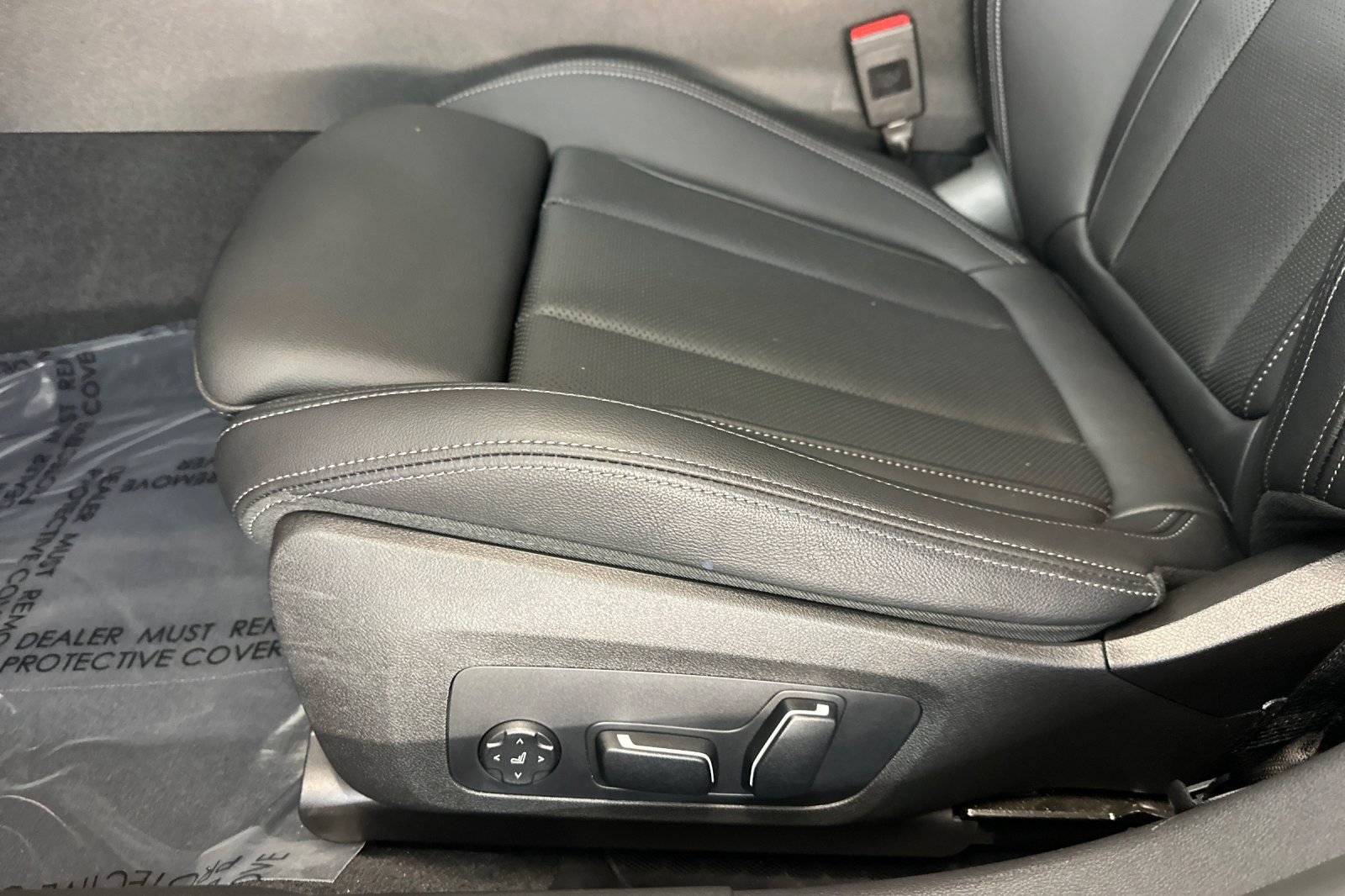 Used 2025 BMW 330i Sedan w/ Premium Package RWD image 14