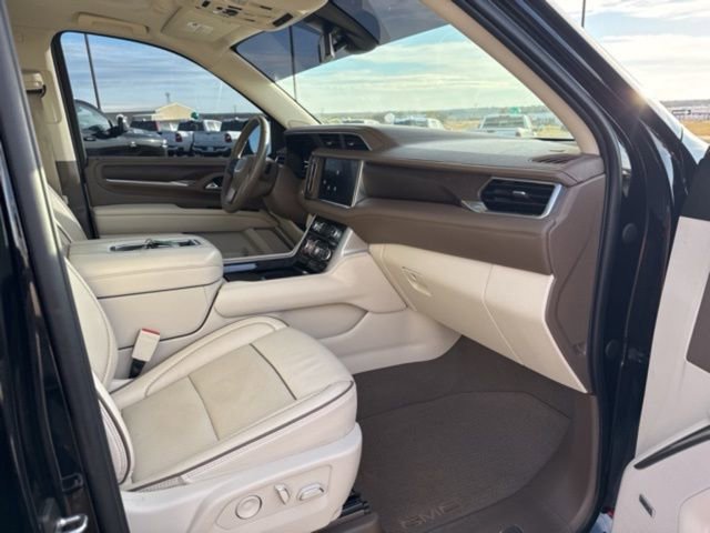 Used 2022 GMC Yukon XL Denali AWD/4WD image 32