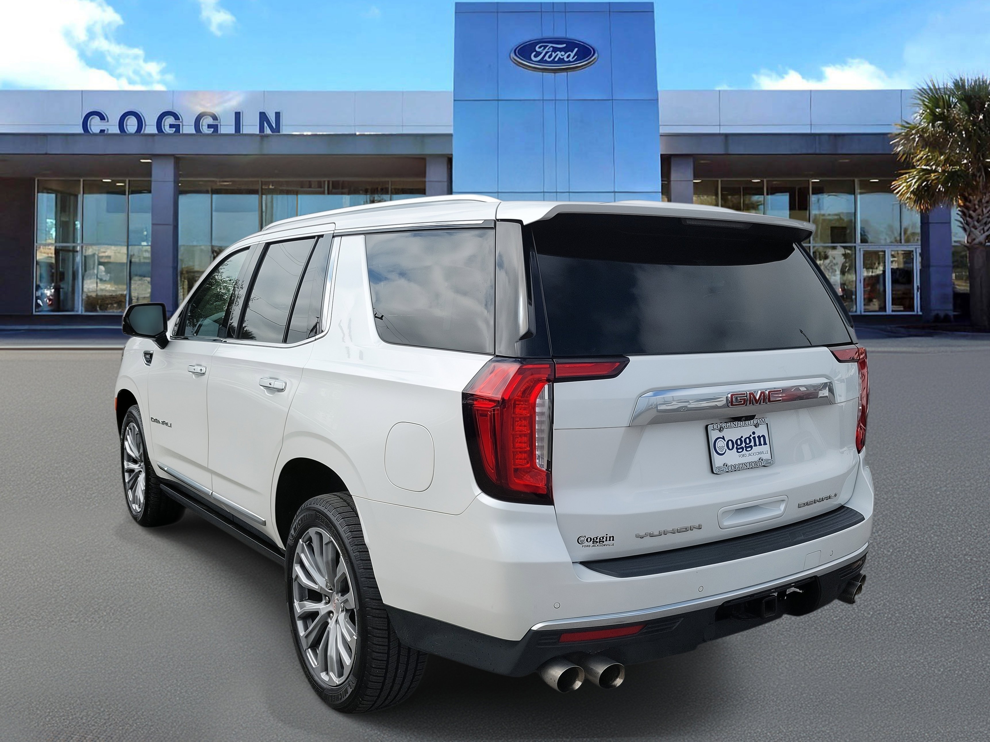 Used 2021 GMC Yukon Denali w/ Denali Premium Package image 2