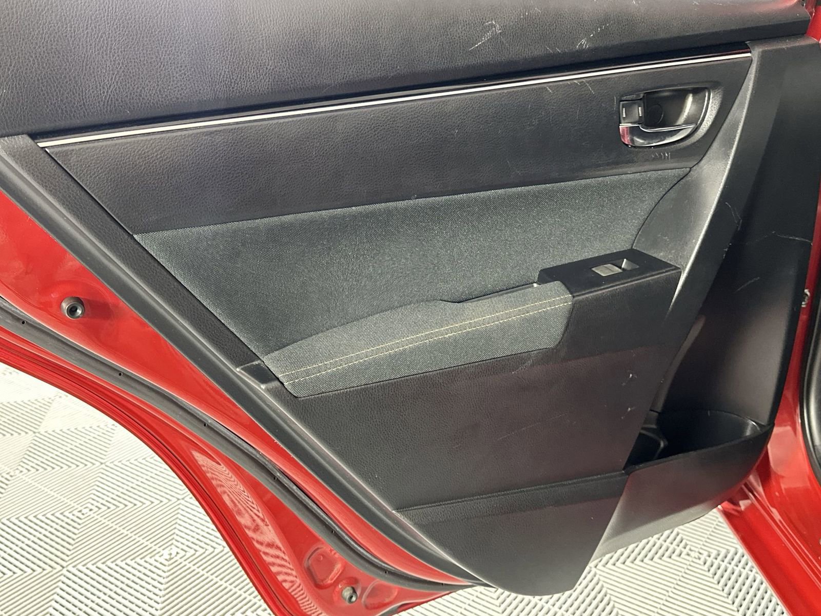 Used 2017 Toyota Corolla LE FWD image 30