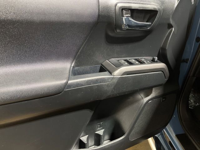 Used 2019 Toyota Tacoma TRD Sport AWD/4WD image 11