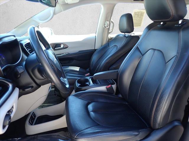 Used 2019 Chrysler Pacifica Touring-L FWD image 12