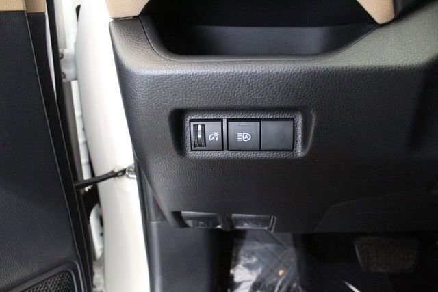 Used 2019 Toyota RAV4 XLE FWD image 11
