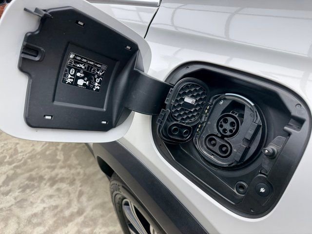 Certified 2025 Mercedes-Benz GLE 450e 4MATIC image 9