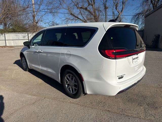 New 2026 Chrysler Pacifica Select image 4