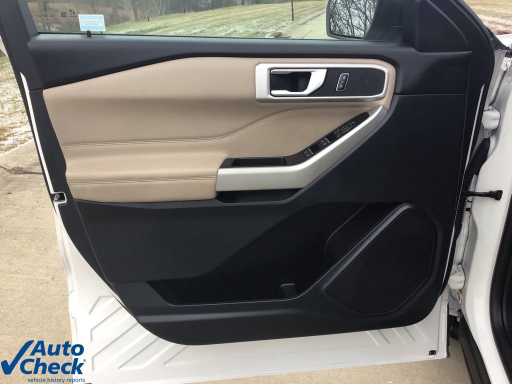 Used 2021 Ford Explorer XLT image 27