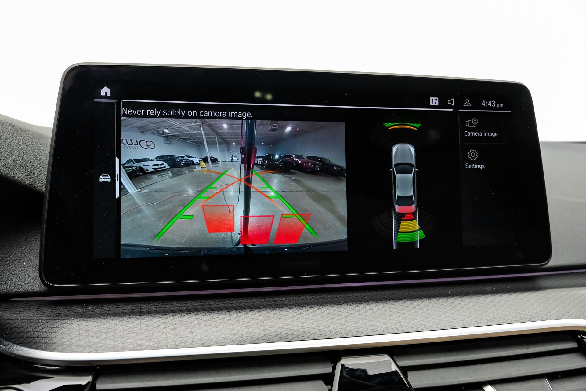 Used 2023 BMW 530e w/ M Sport Package image 27