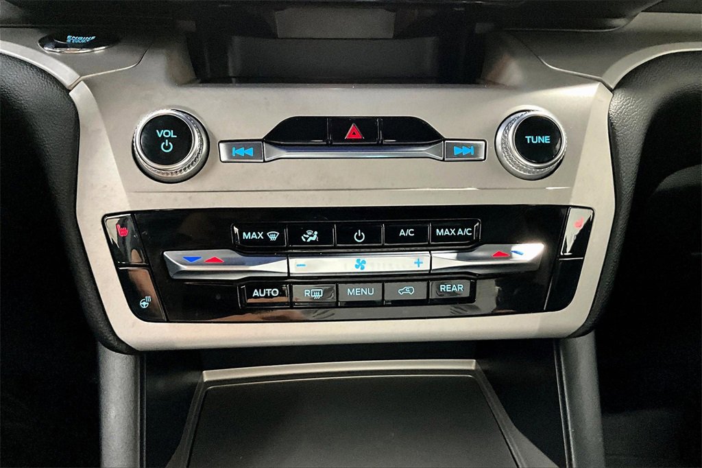 Used 2023 Ford Explorer XLT w/ Equipment Group 202A image 15