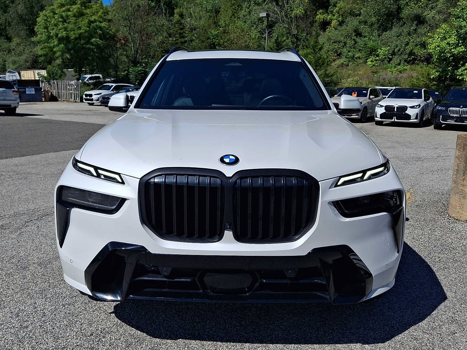 Used 2024 BMW X7 xDrive40i w/ M Sport Package AWD/4WD image 2
