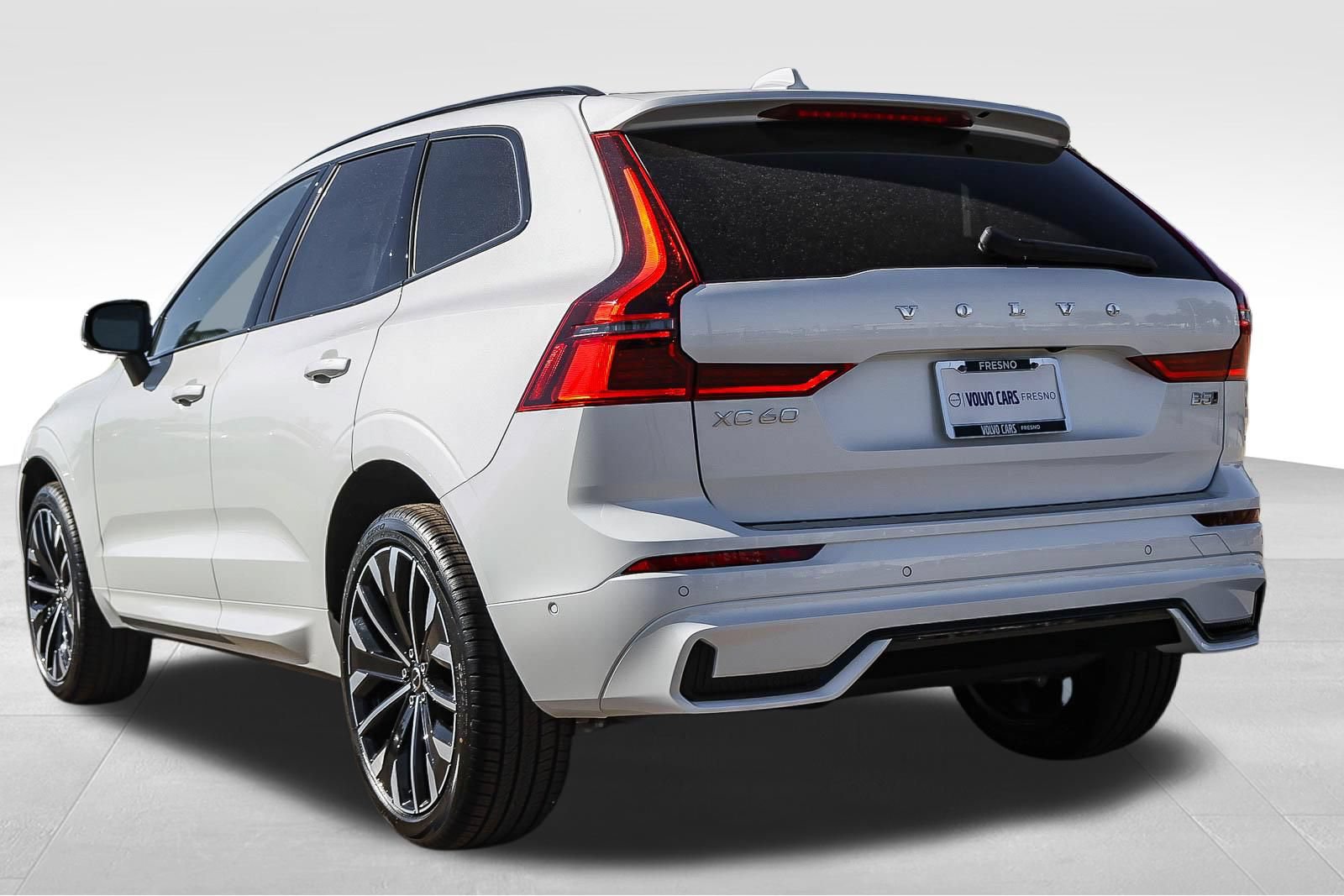 New 2026 Volvo XC60 B5 Ultra AWD/4WD image 7