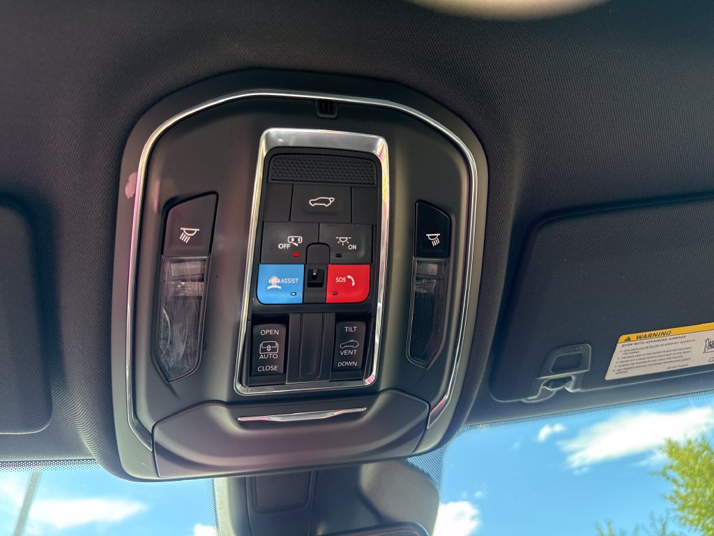 Used 2023 Jeep Grand Cherokee L Laredo AWD/4WD image 19