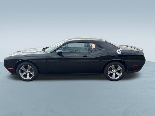 Used 2019 Dodge Challenger SXT image 4