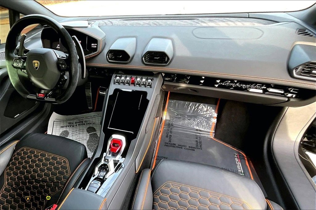 Used 2020 Lamborghini Huracan EVO image 14
