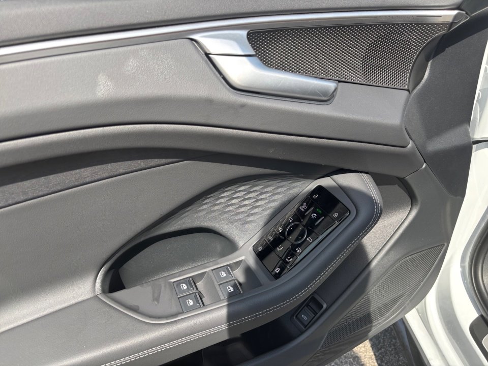 New 2026 Audi A6 Premium Plus AWD/4WD image 32
