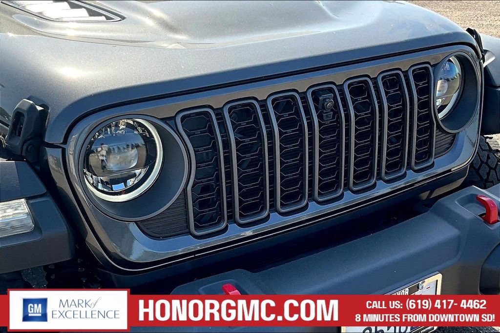 Used 2024 Jeep Gladiator Rubicon w/ Technology Group AWD/4WD image 31