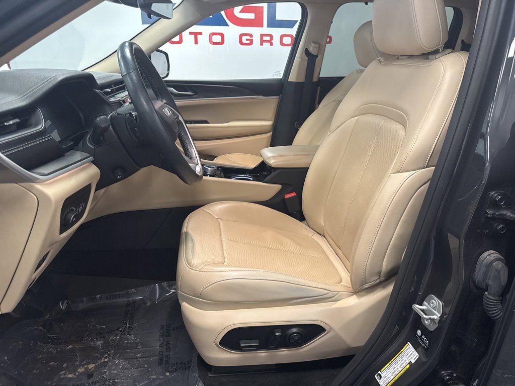 Used 2022 Jeep Grand Cherokee Limited w/ Luxury Tech Group II image 12