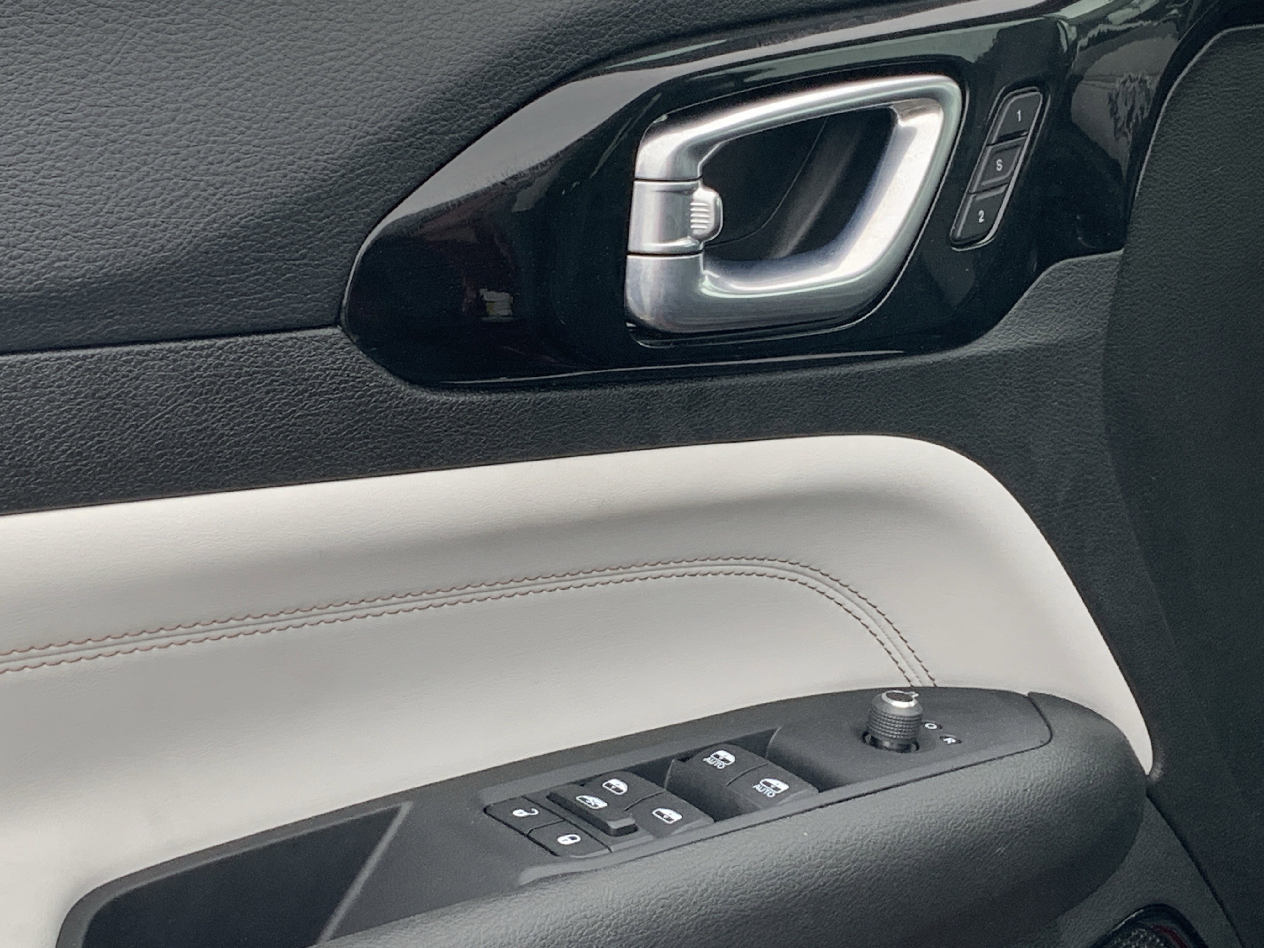 Used 2022 Jeep Compass Limited w/ Elite Group image 14