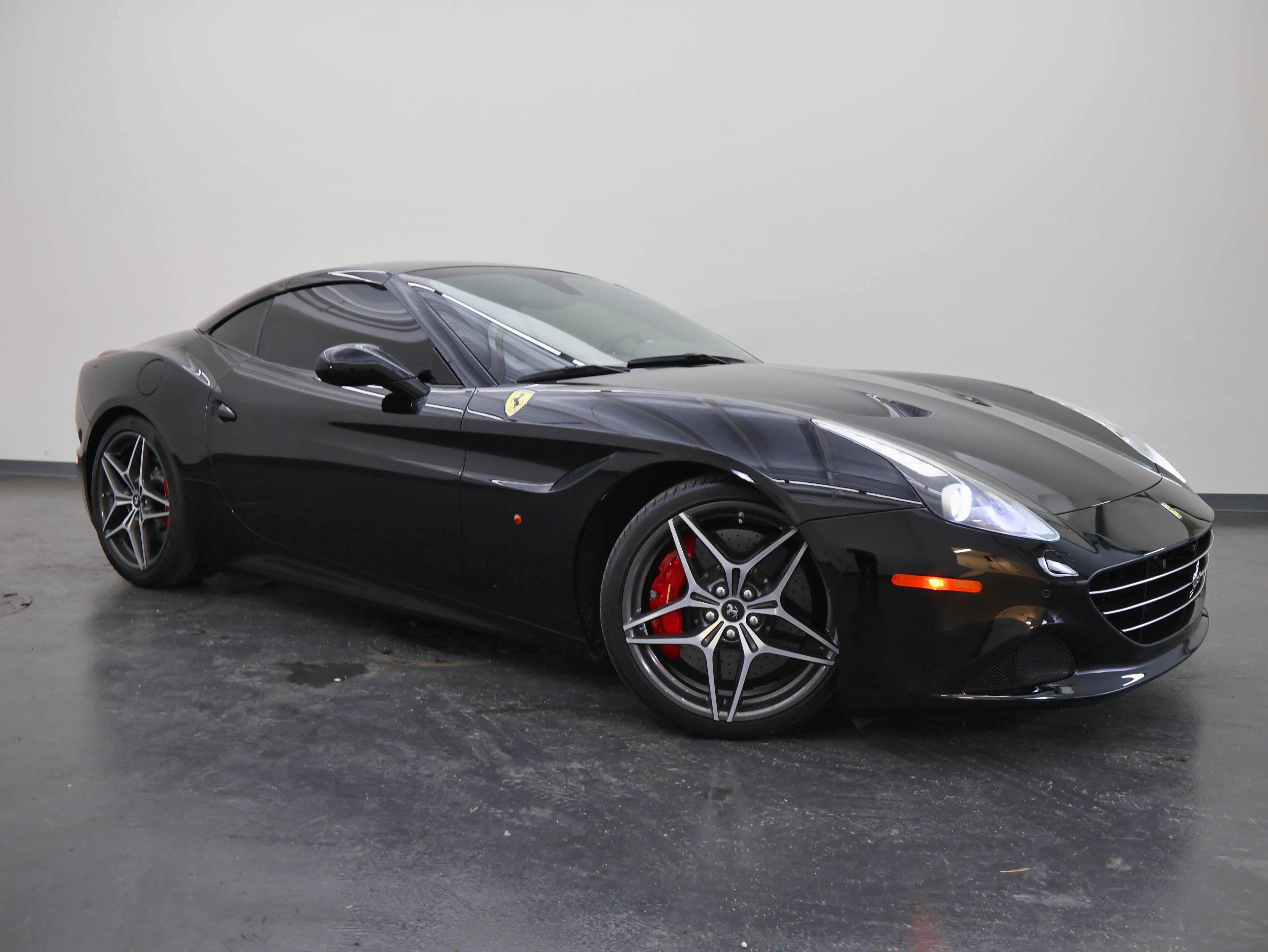 Used 2017 Ferrari California T image 2