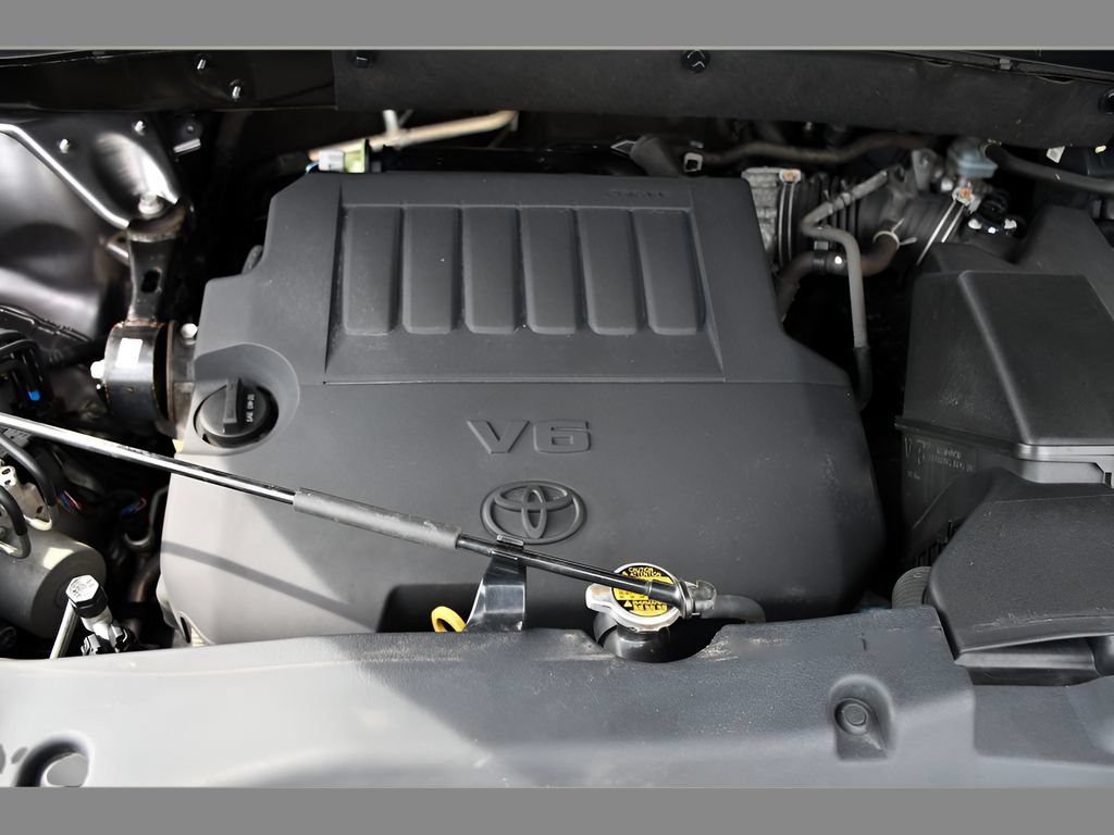 Used 2014 Toyota Highlander LE AWD/4WD image 21