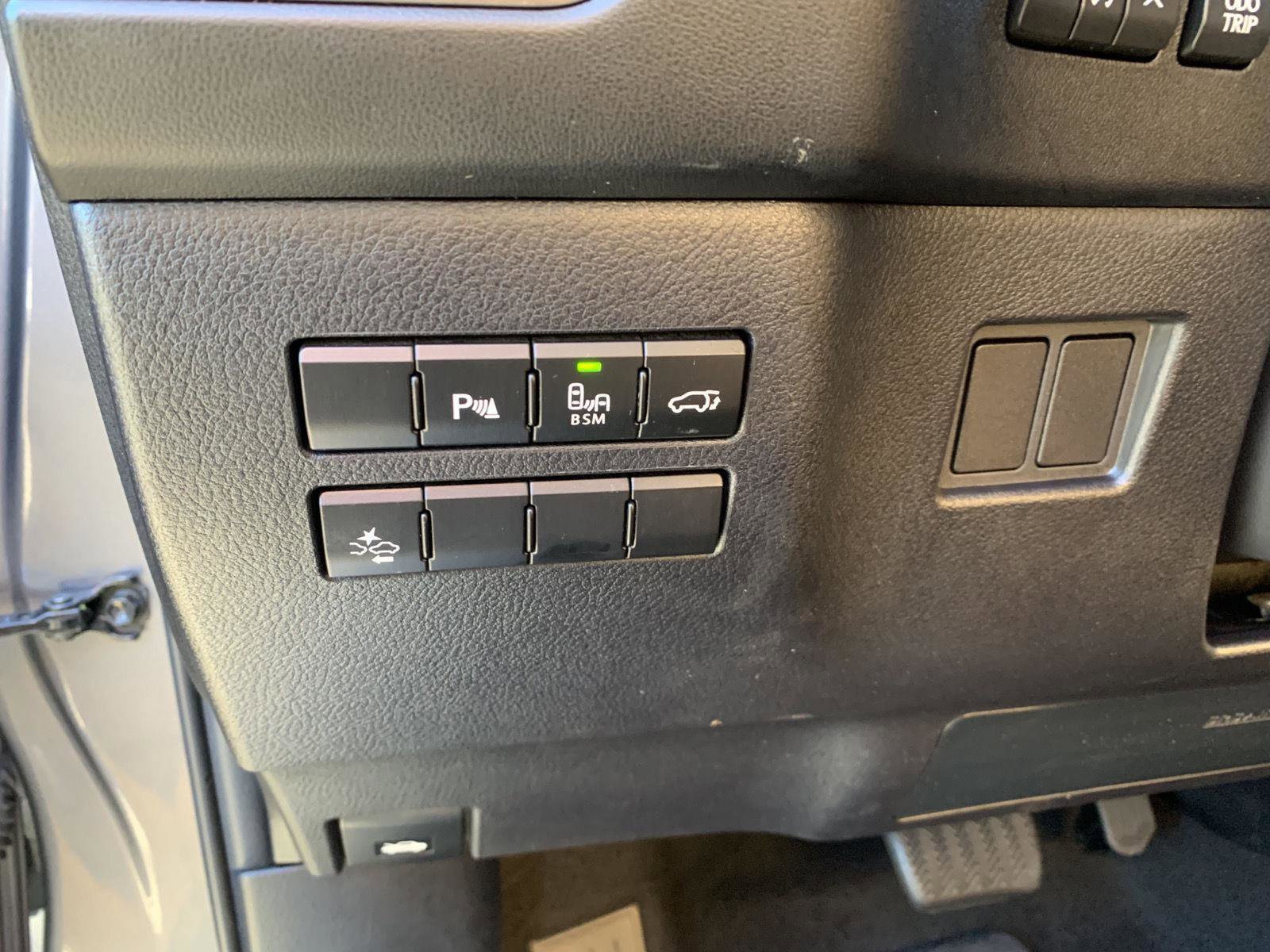 Used 2016 Lexus NX 300h AWD image 17