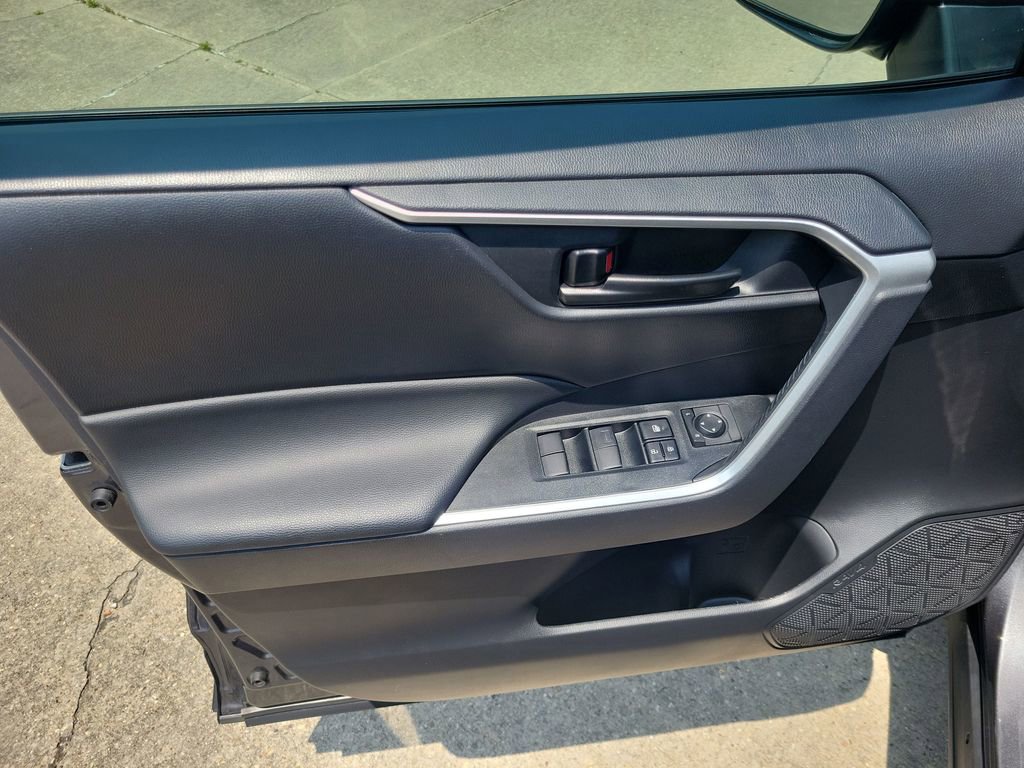 Used 2023 Toyota RAV4 LE FWD image 12