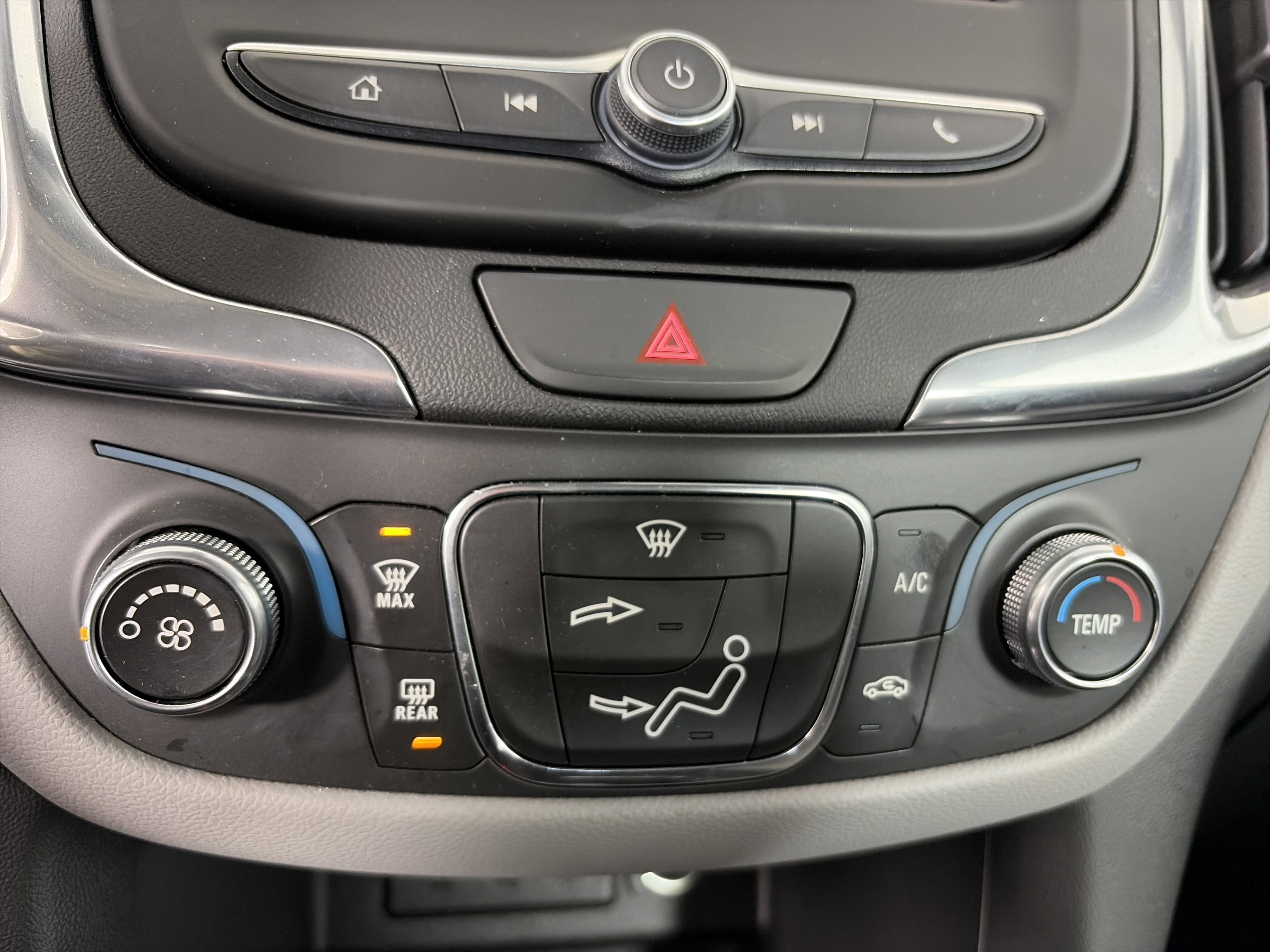 Certified 2021 Chevrolet Equinox LS image 21