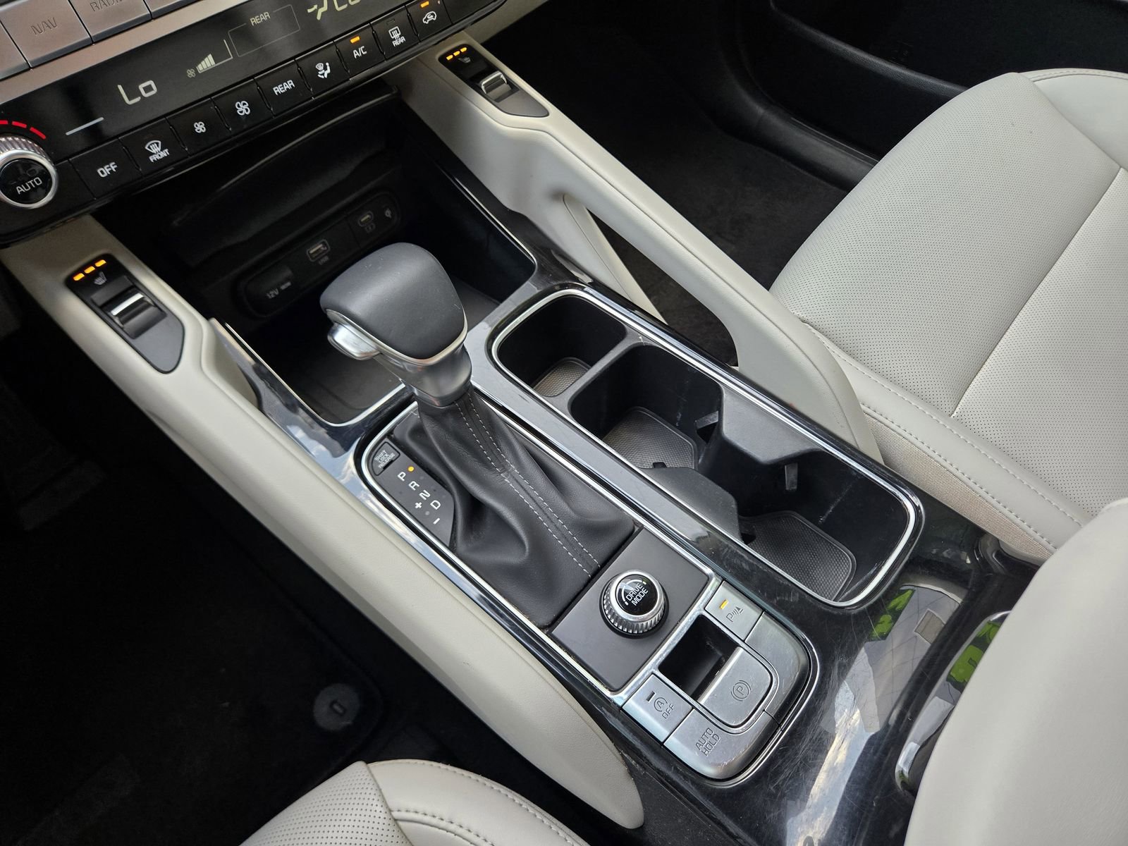 Used 2024 Kia Telluride S image 16