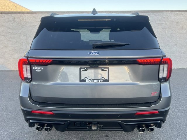 Certified 2025 Ford Explorer ST image 3