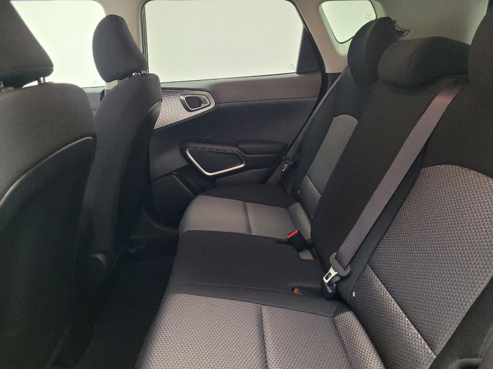 Used 2025 Kia Soul LX FWD image 18