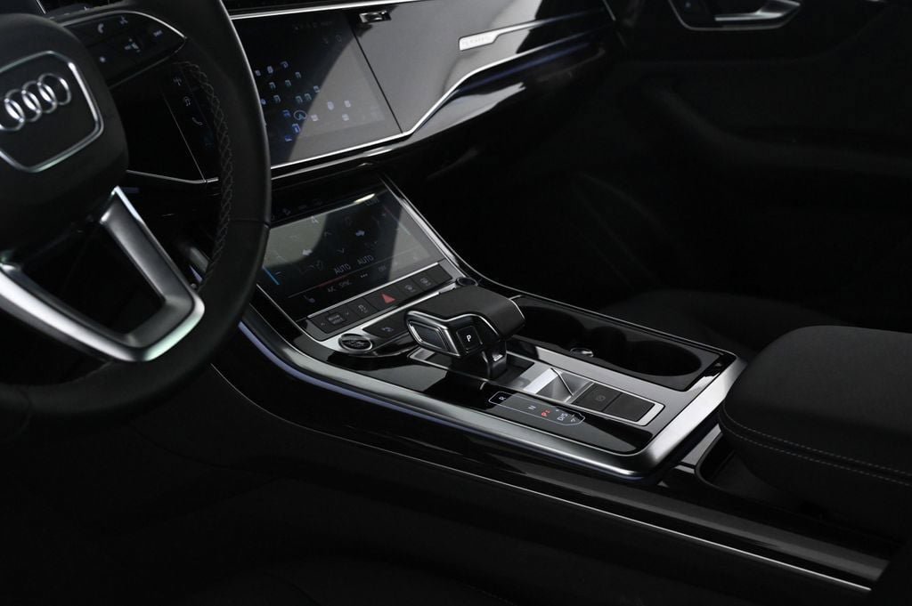 Used 2025 Audi Q8 Premium w/ Convenience Package AWD/4WD image 20