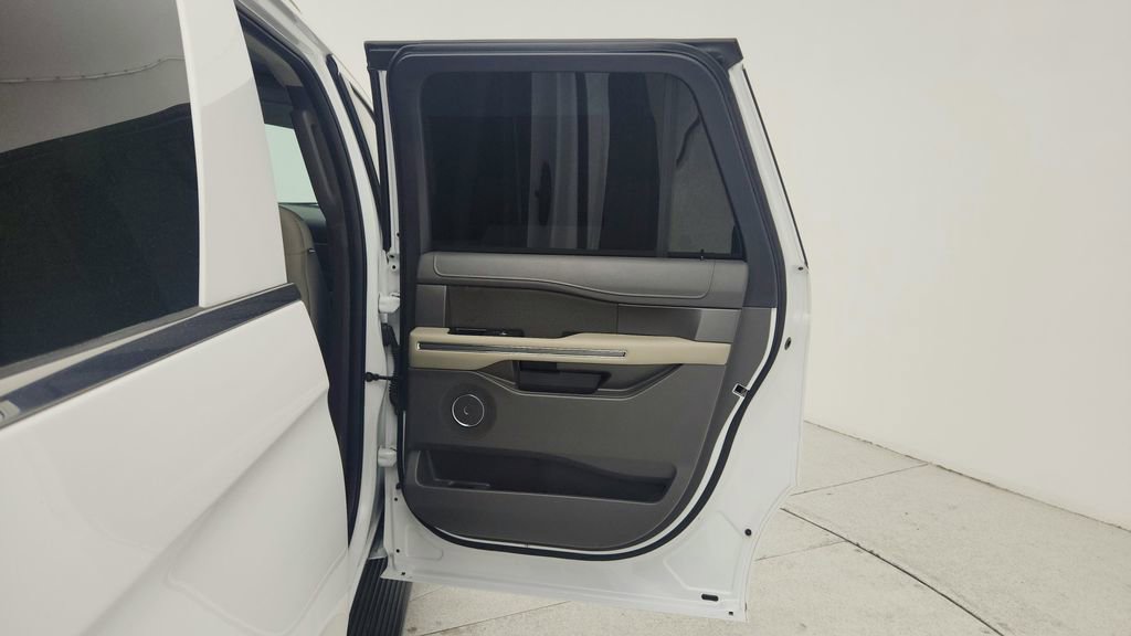Used 2020 Ford Expedition Max XLT image 27