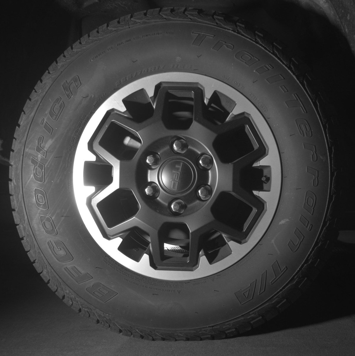 Used 2025 Toyota Tacoma TRD Off-Road AWD/4WD image 12