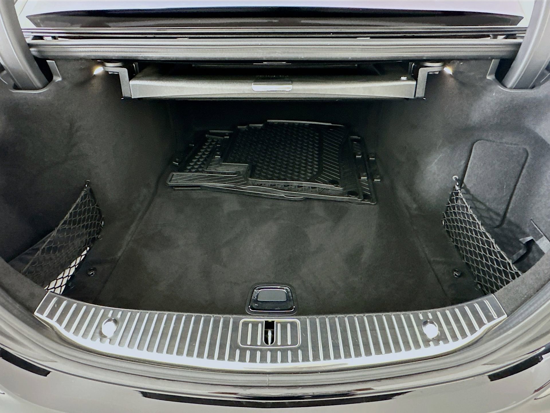 Used 2017 Mercedes-Benz S 550 Sedan image 29