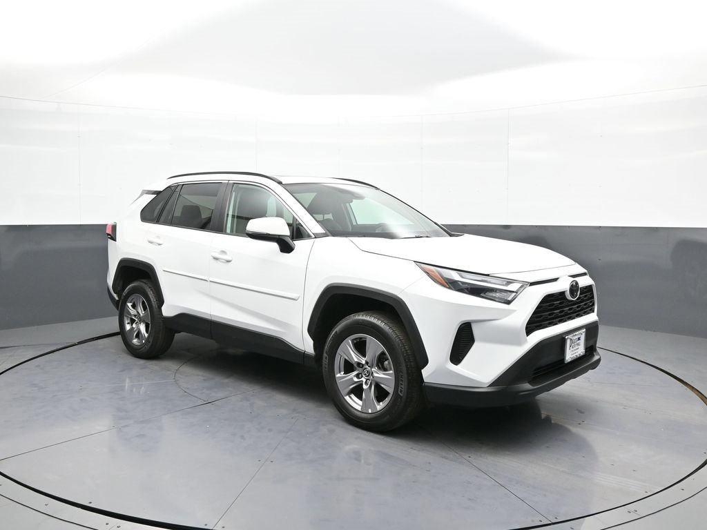 Certified 2022 Toyota RAV4 XLE image 4