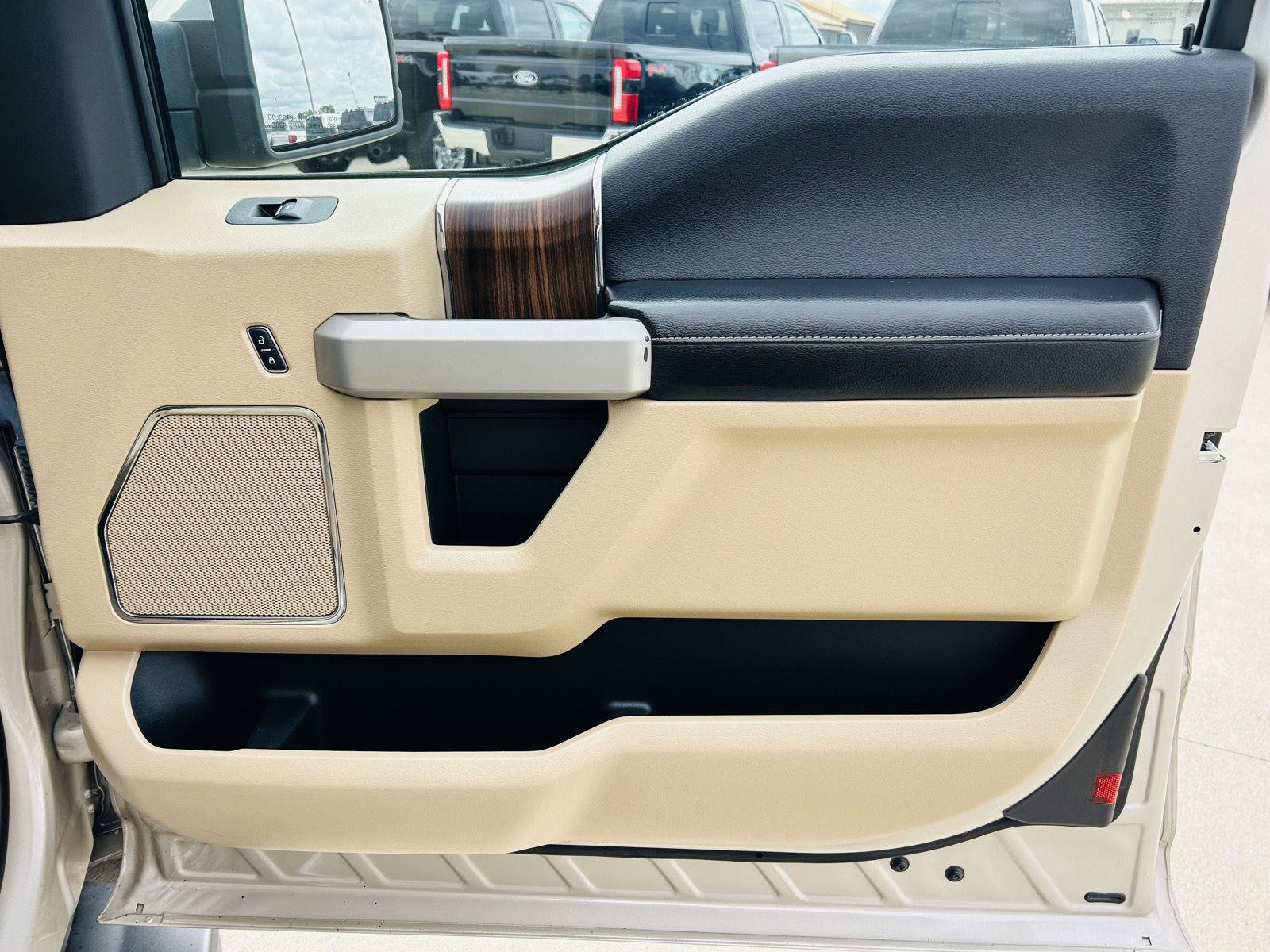Used 2017 Ford F150 Lariat w/ Equipment Group 502A Luxury AWD/4WD image 32