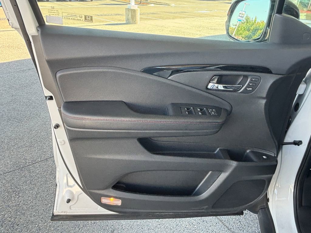Used 2025 Honda Ridgeline Black Edition image 25