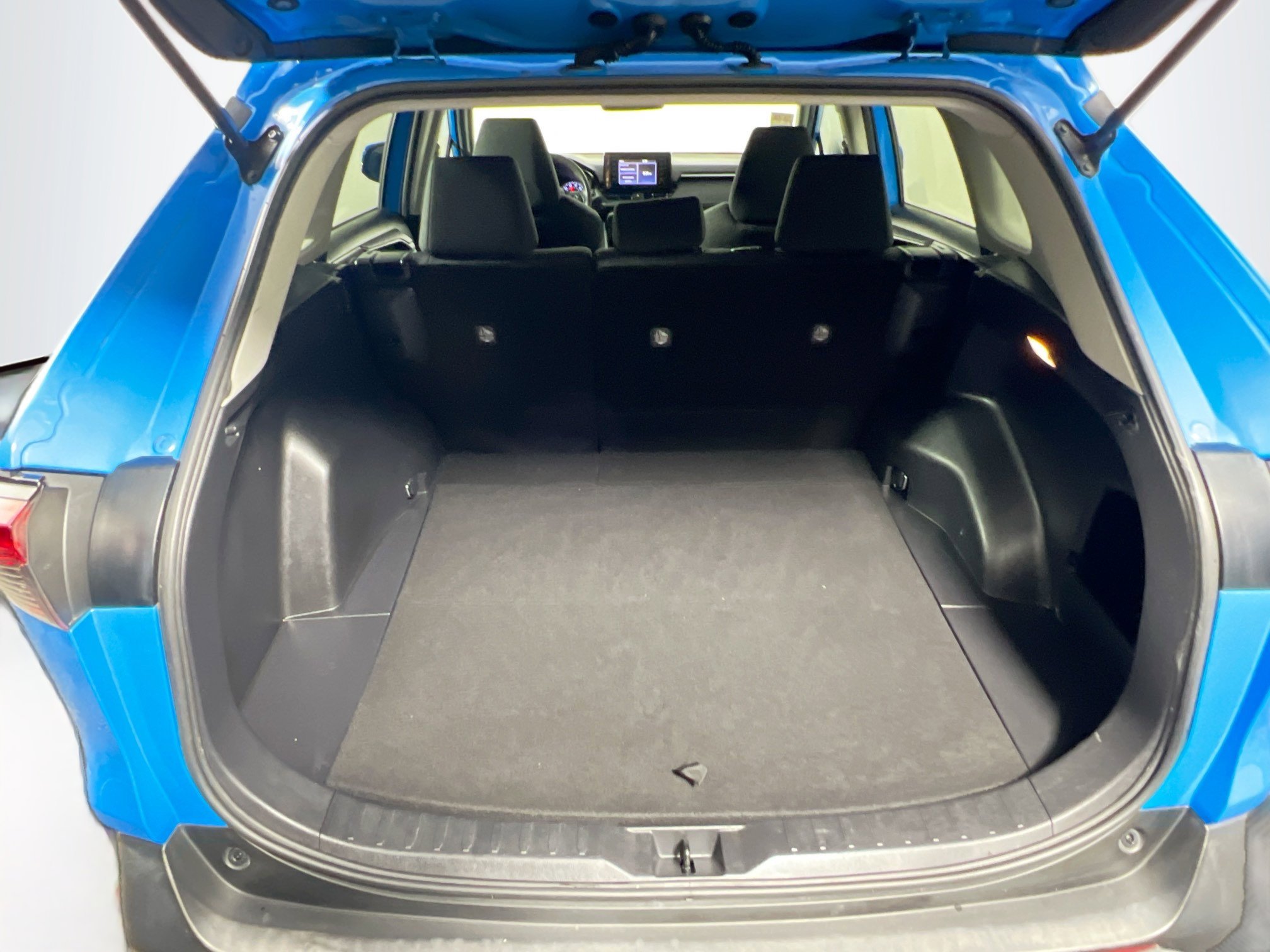 Used 2019 Toyota RAV4 LE image 33