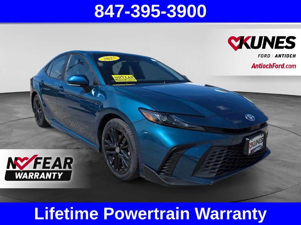 Used 2025 Toyota Camry SE FWD image 1