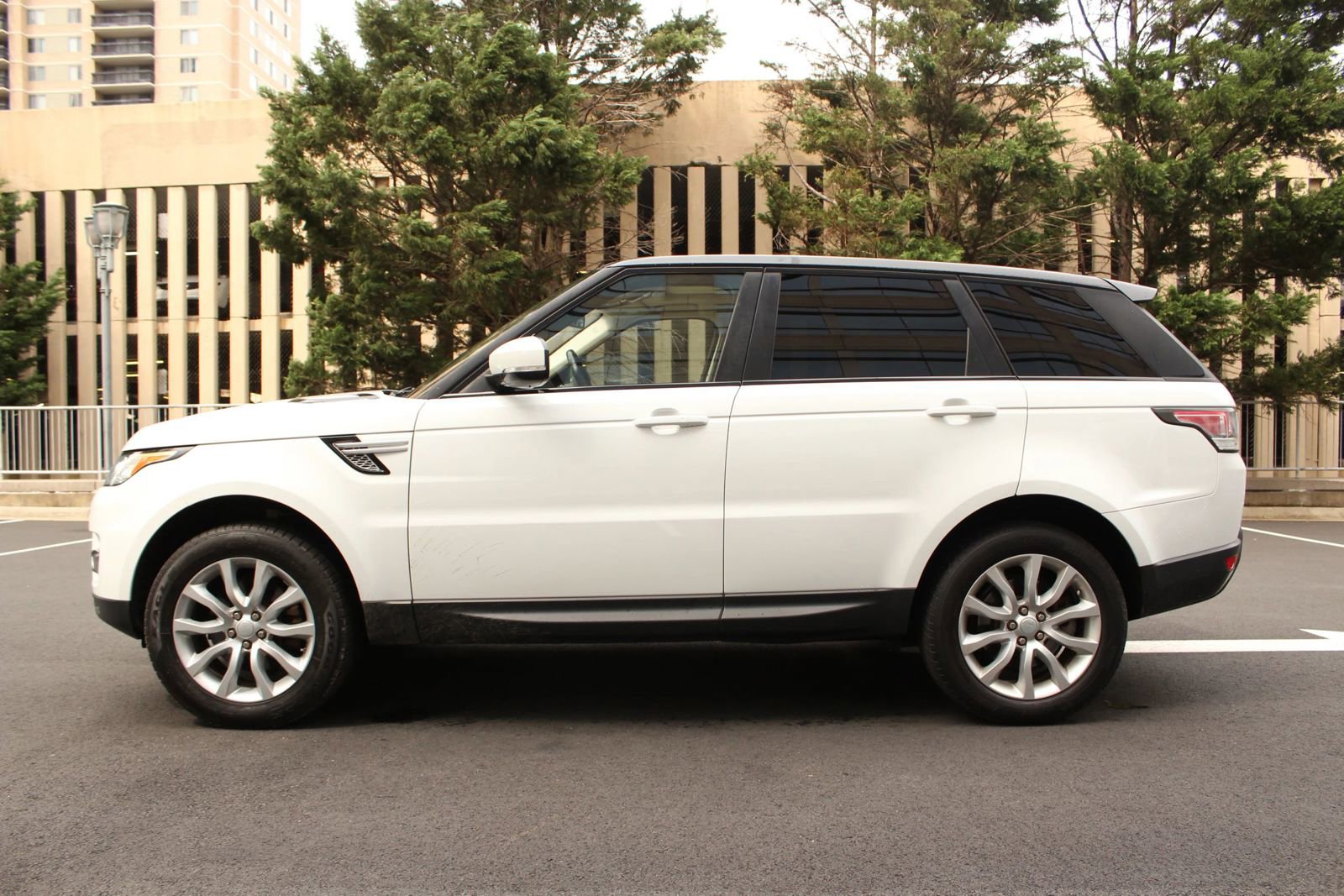 Used 2016 Land Rover Range Rover Sport HSE AWD/4WD image 13