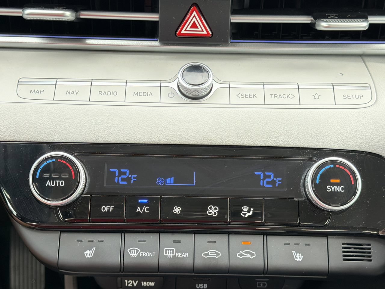 Used 2025 Hyundai Elantra Limited FWD image 5