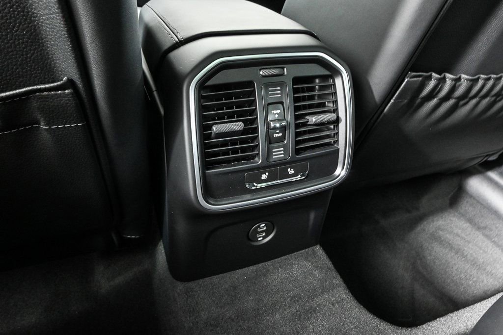 Certified 2026 Porsche Macan AWD/4WD image 20